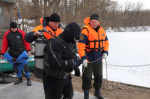 Ессентукские спасатели отрабатывают профнавыки на водоеме.
