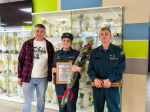 Владимир Крутников поблагодарил студента - спасателя за спасение 94-летней женщины из горящего дома.
